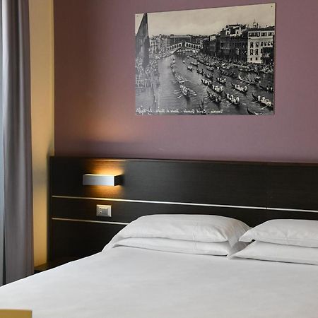 Hotel Vienna Лидо-ди-Езоло Экстерьер фото
