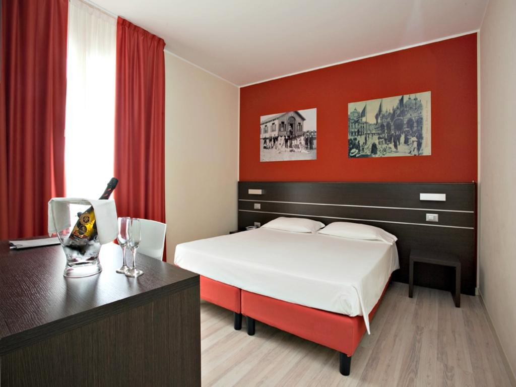 Hotel Vienna Лидо-ди-Езоло Экстерьер фото