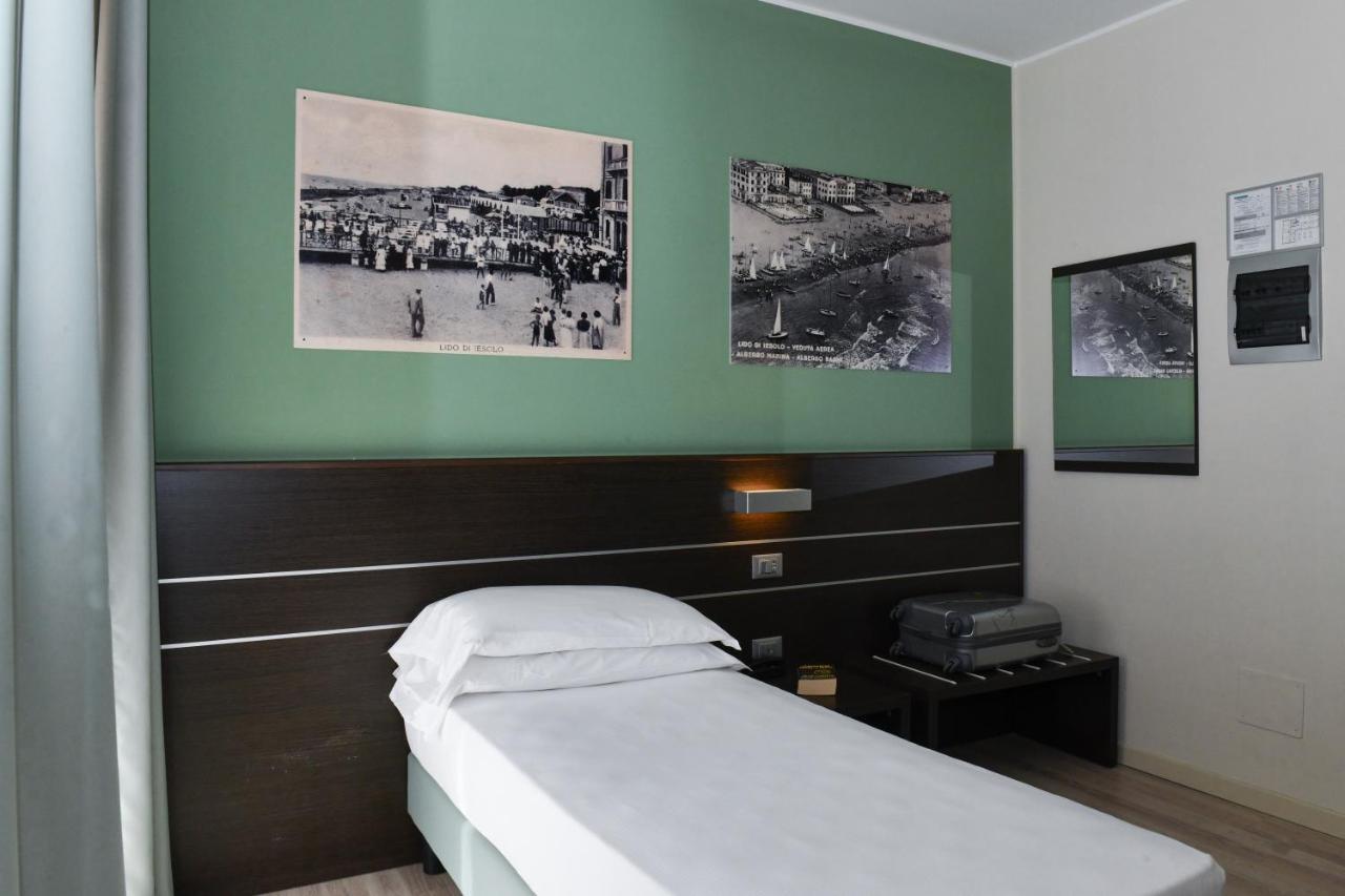 Hotel Vienna Лидо-ди-Езоло Экстерьер фото