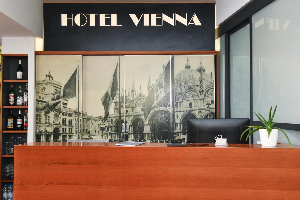 Hotel Vienna Лидо-ди-Езоло Экстерьер фото