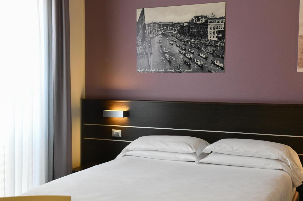 Hotel Vienna Лидо-ди-Езоло Экстерьер фото