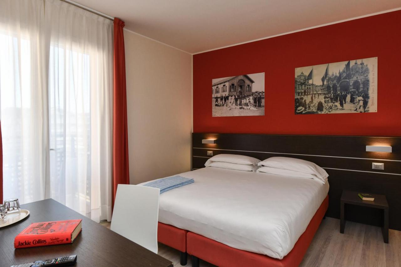 Hotel Vienna Лидо-ди-Езоло Экстерьер фото
