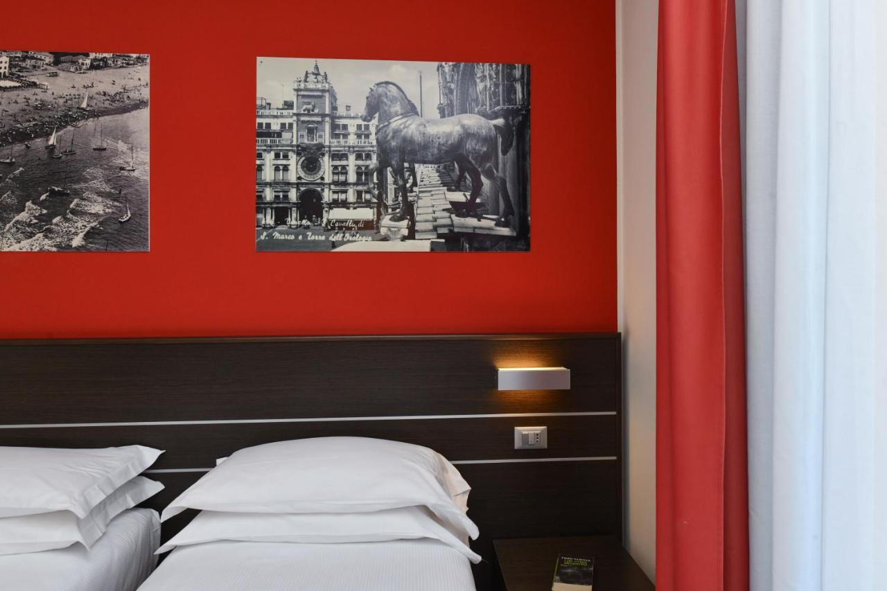 Hotel Vienna Лидо-ди-Езоло Экстерьер фото